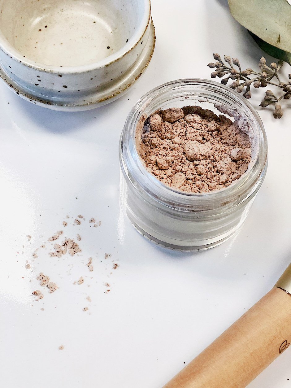 White Smokey Makeup Organic Finishing Powder Setting