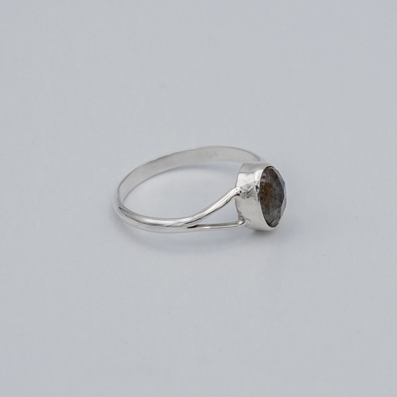 Grey Clymene Jewelry & Watches Oval Labradorite Bezel Split Shank Sterling Silver Ring